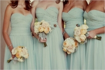 Bridesmaids in mint